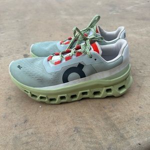 ONCLOUD MONSTERS size 7.5